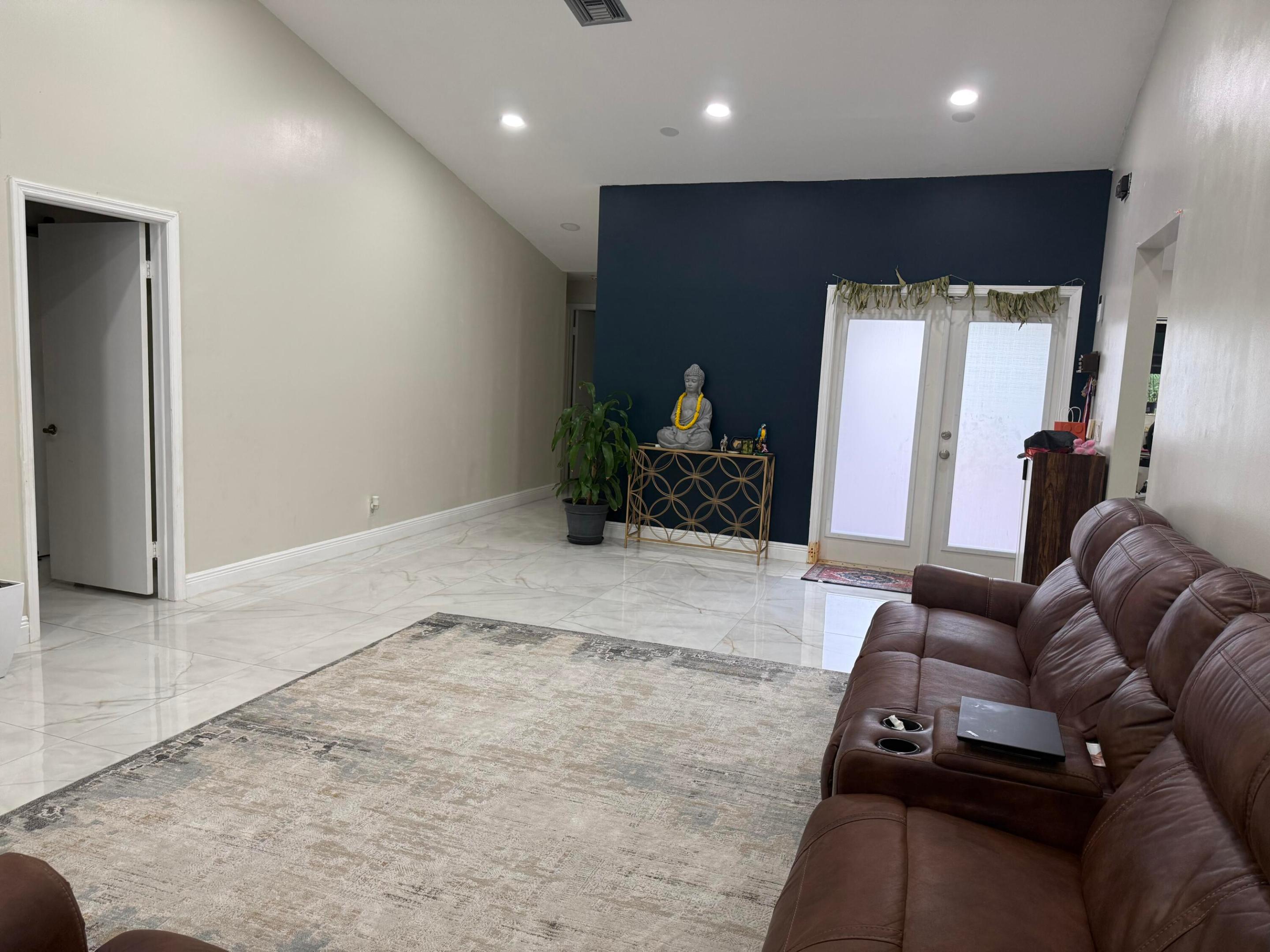 View photos, virtual tours, details... 6420 Via Tierra