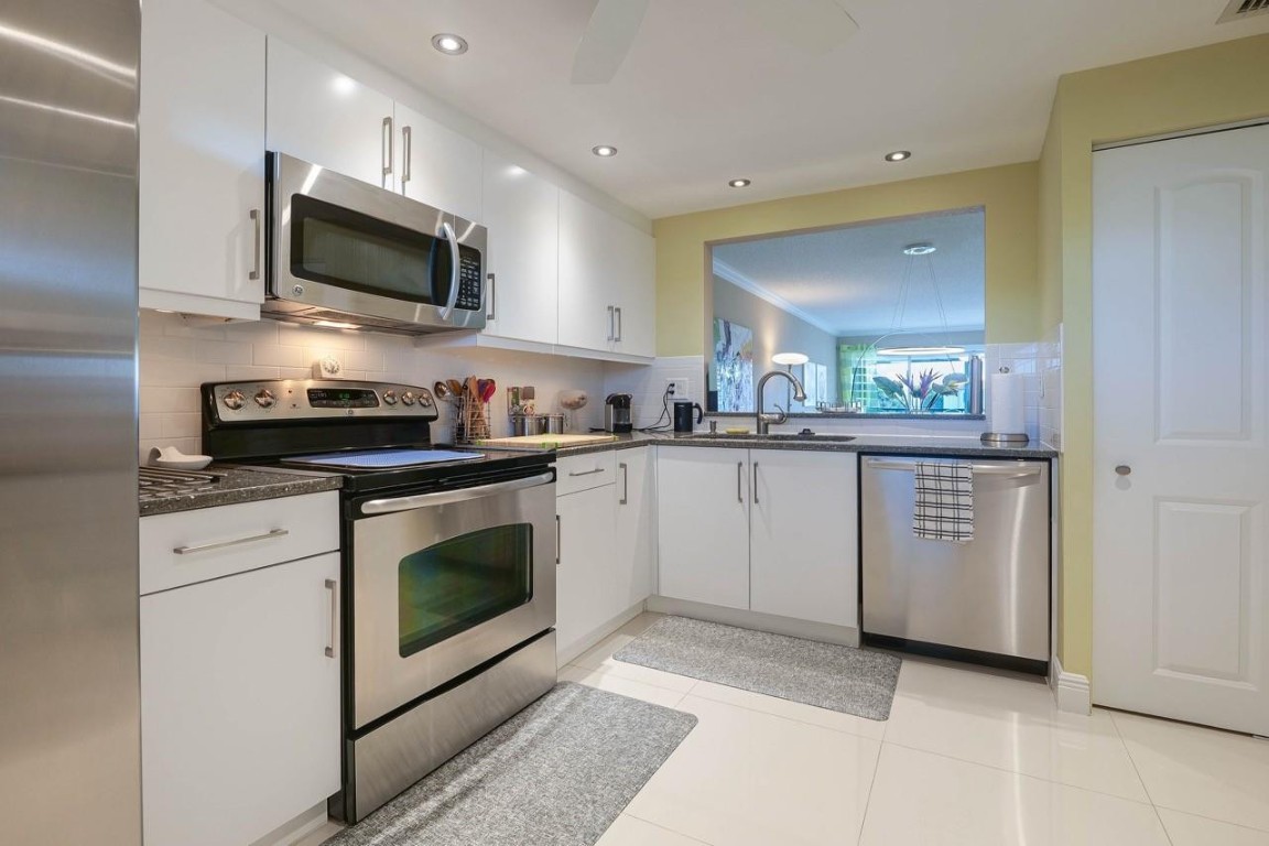 18TH HOLE AT INVERRARY - Residential