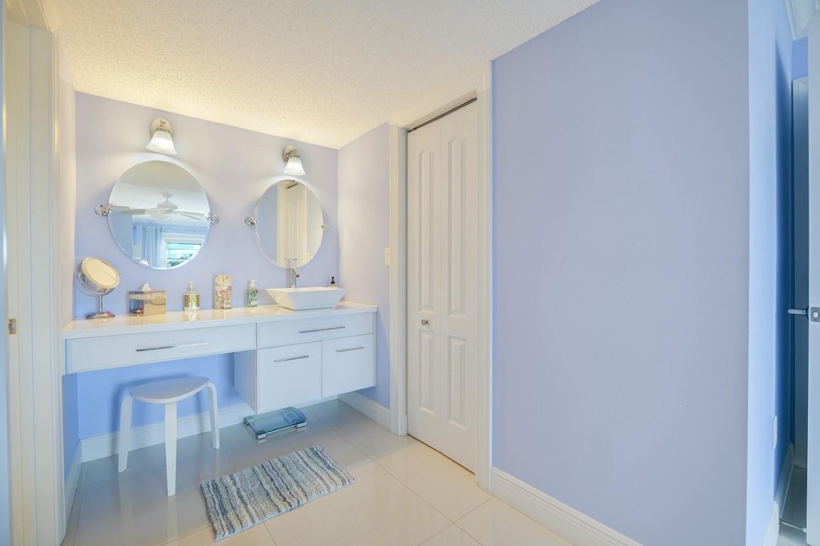 18TH HOLE AT INVERRARY - Residential