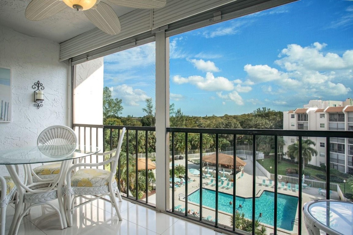 18TH HOLE AT INVERRARY - Residential