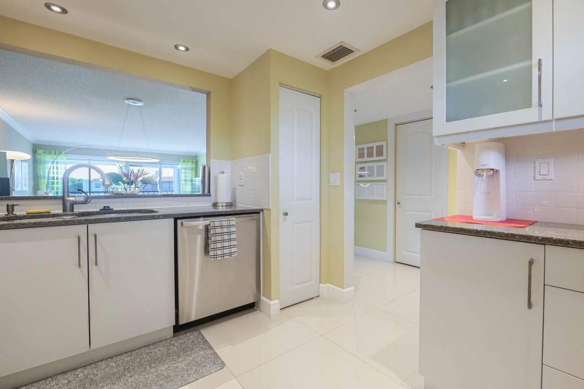 18TH HOLE AT INVERRARY - Residential