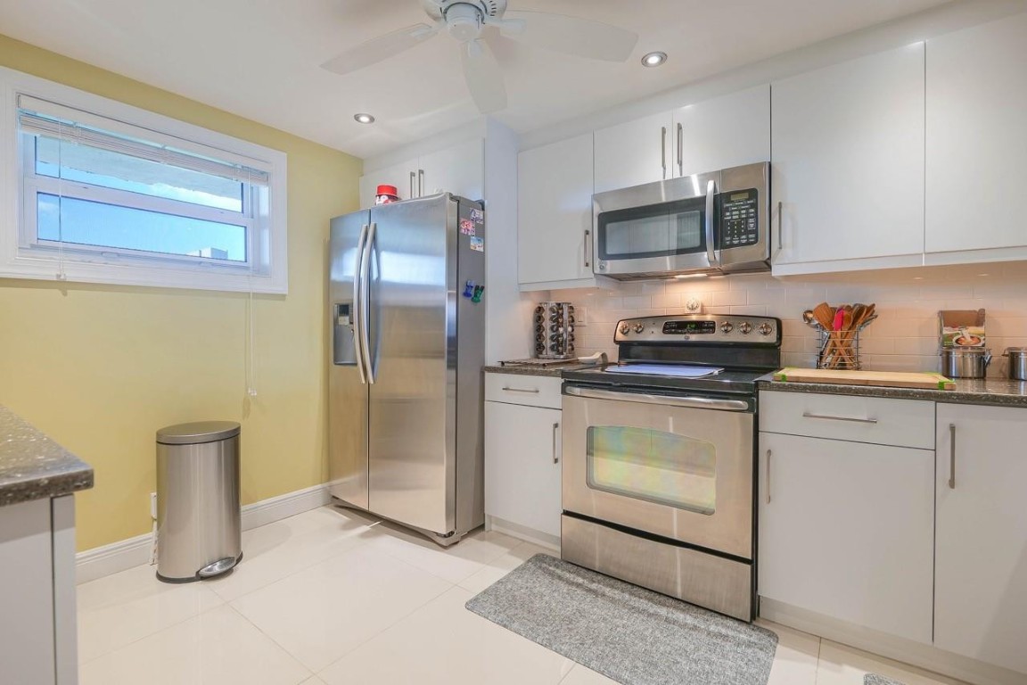 18TH HOLE AT INVERRARY - Residential