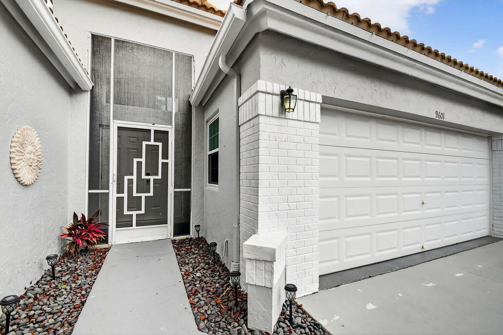 Photo of 9601 Harbour Lake Circle E, Boynton Beach, FL 33437 (MLS # R11103407)