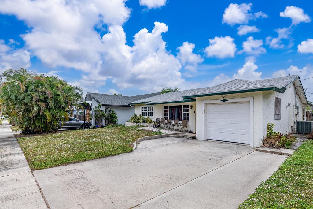 Photo of 564 NW 55th Street, Boca Raton, FL 33487 (MLS # B26012996)