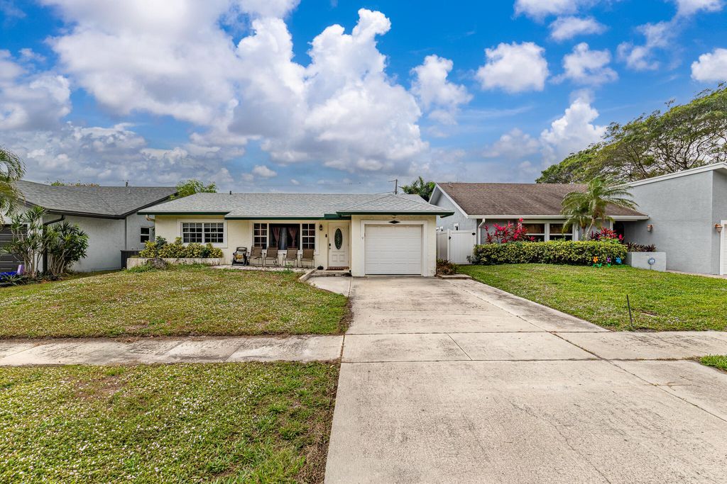 Photo of 564 NW 55th Street, Boca Raton, FL 33487 (MLS # B26012996)