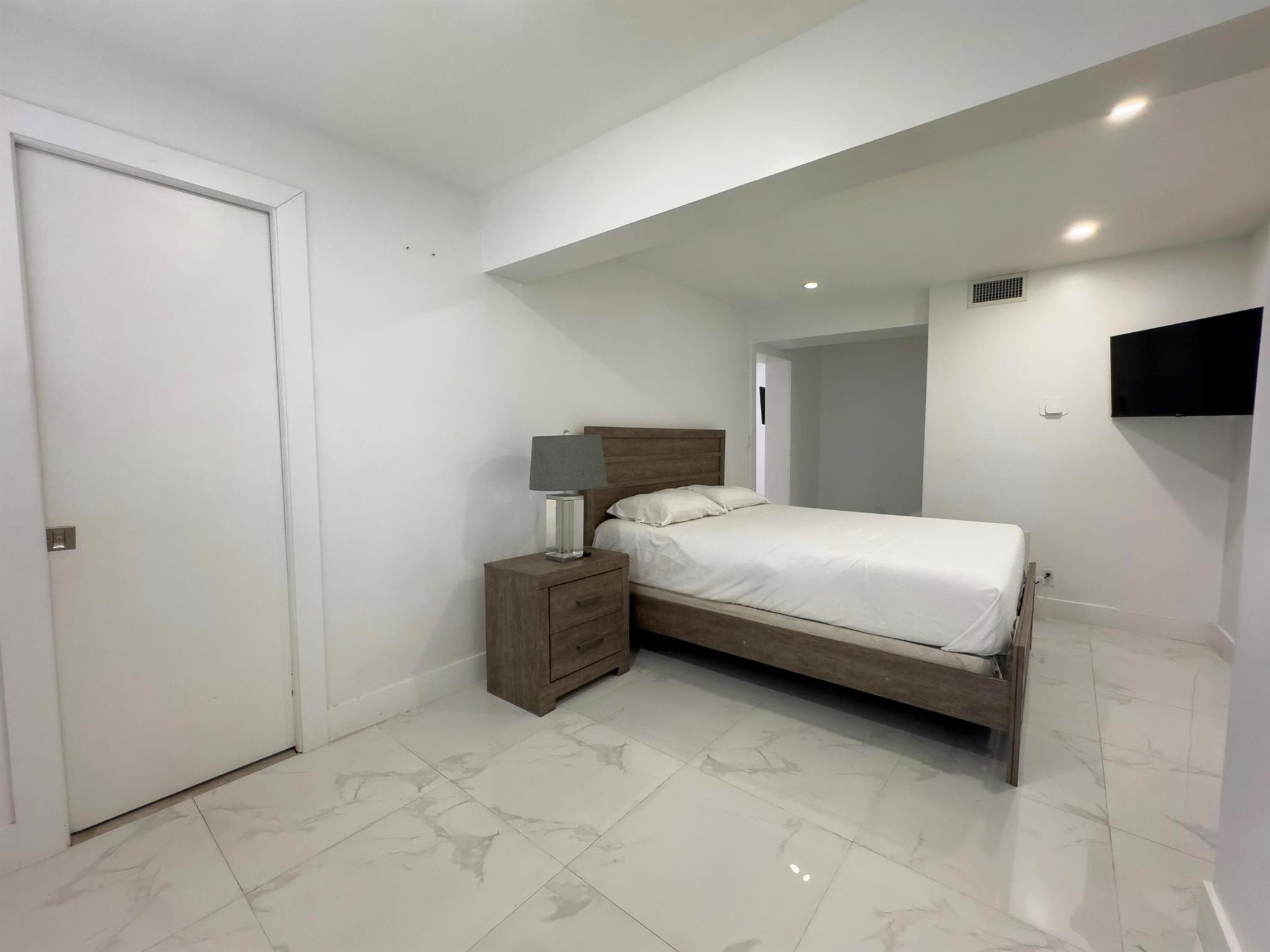 HOLLYWOOD PARK - Residential