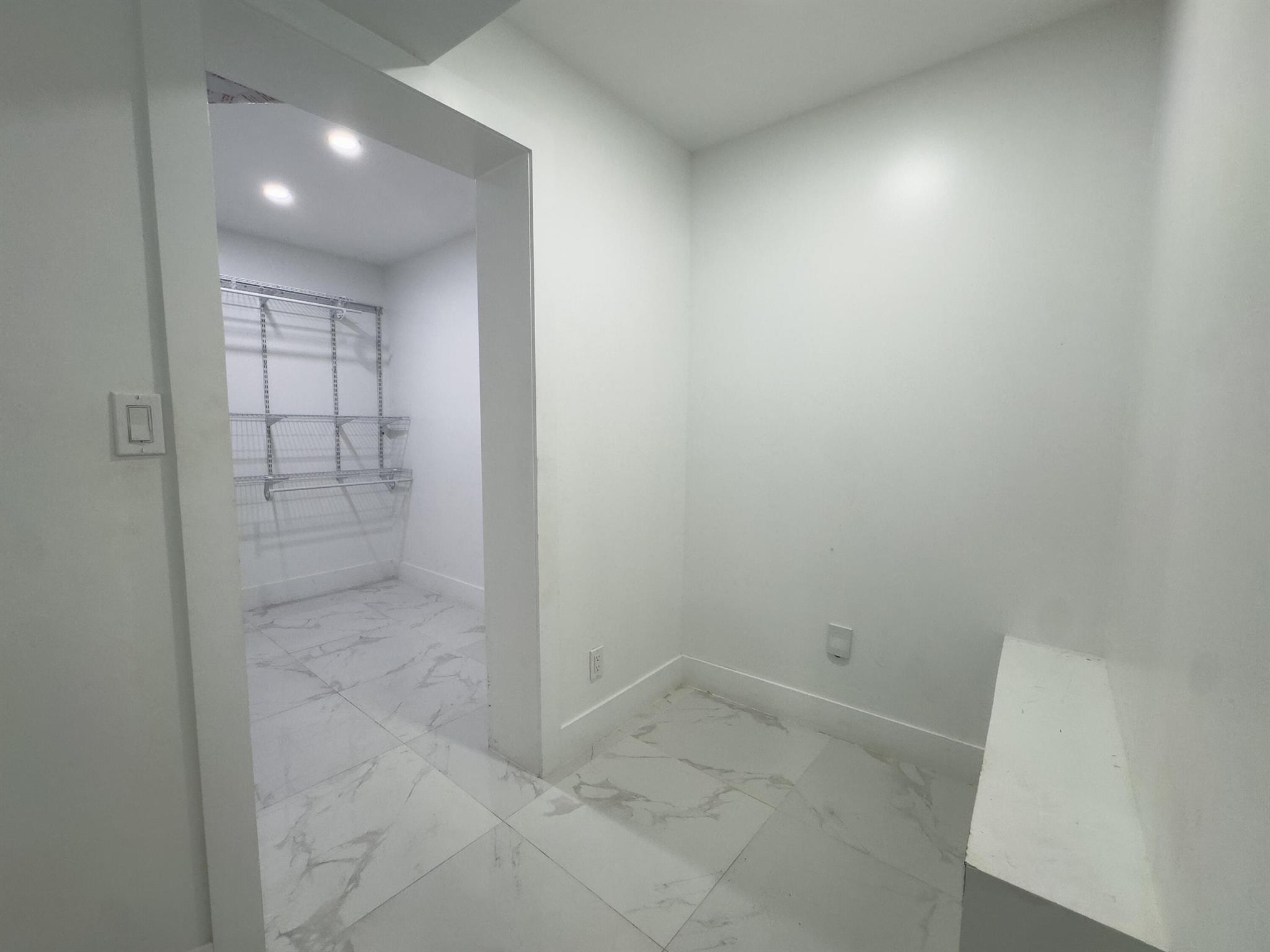 HOLLYWOOD PARK - Residential