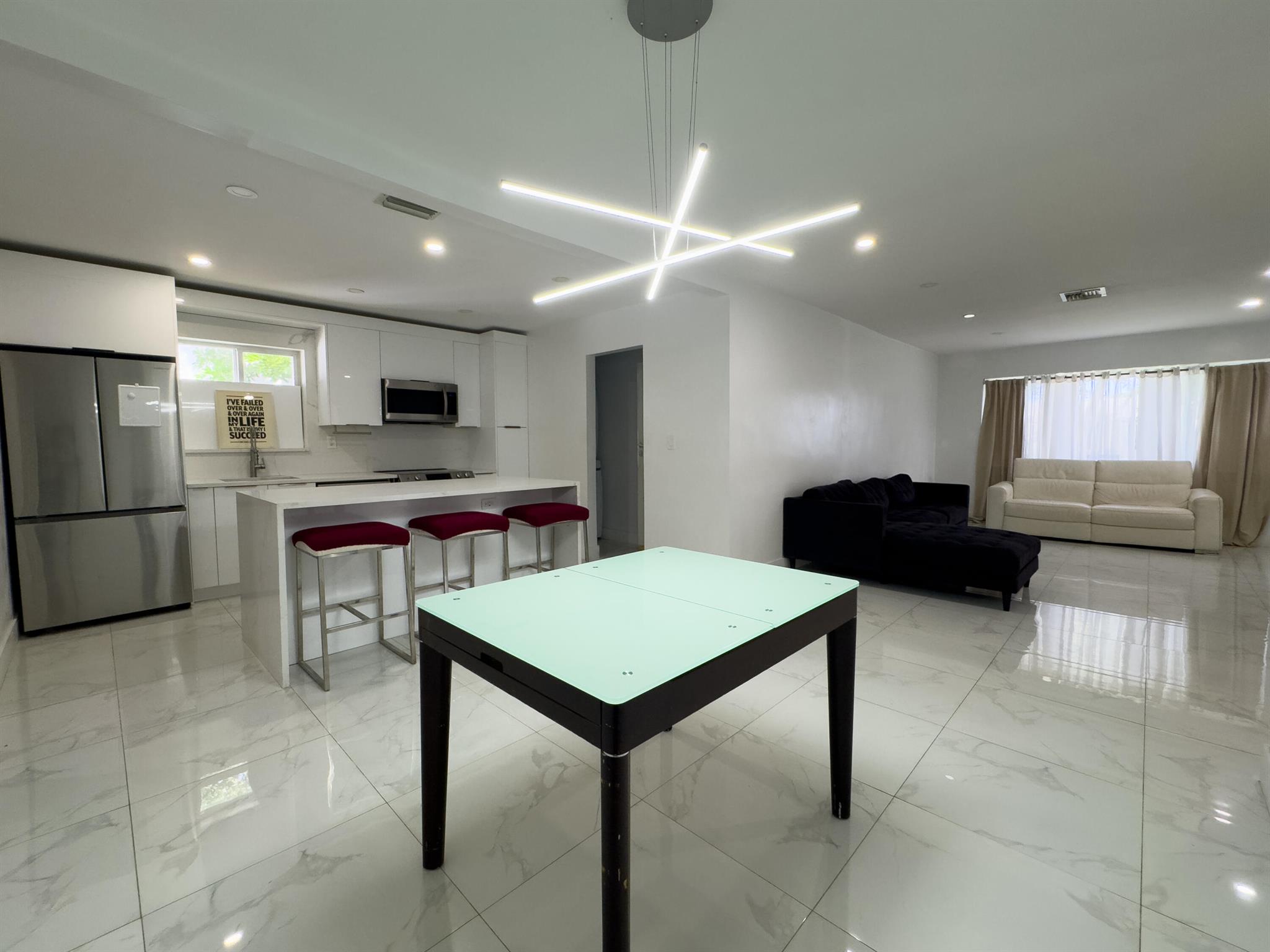 HOLLYWOOD PARK - Residential