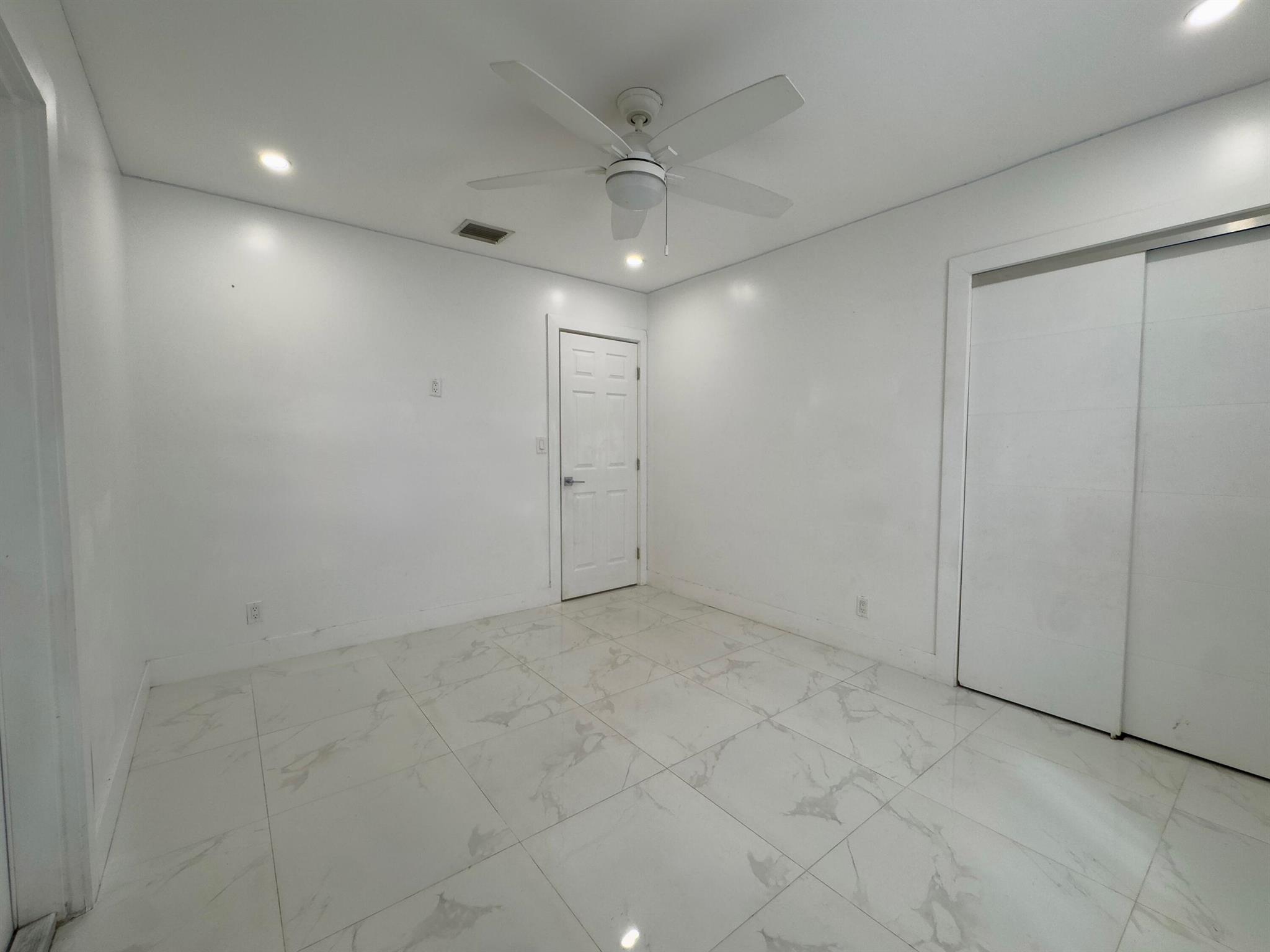 HOLLYWOOD PARK - Residential