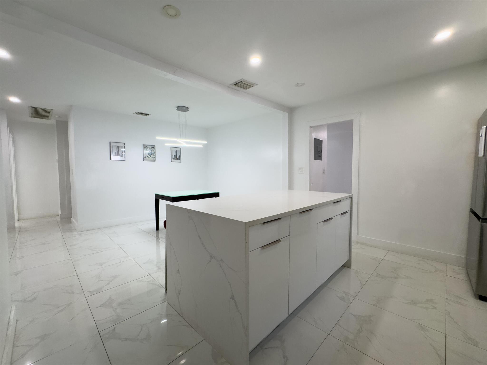 HOLLYWOOD PARK - Residential