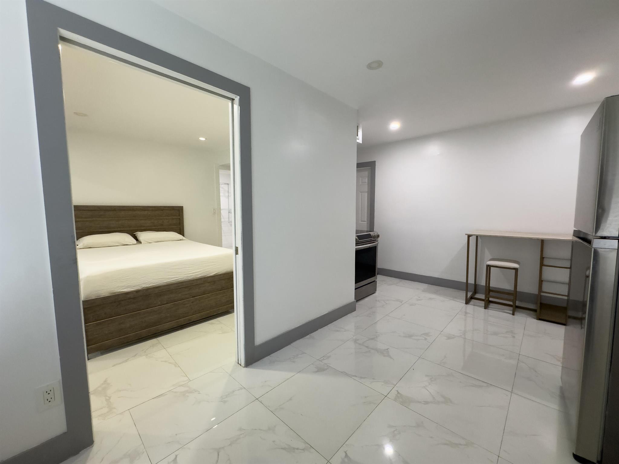 HOLLYWOOD PARK - Residential