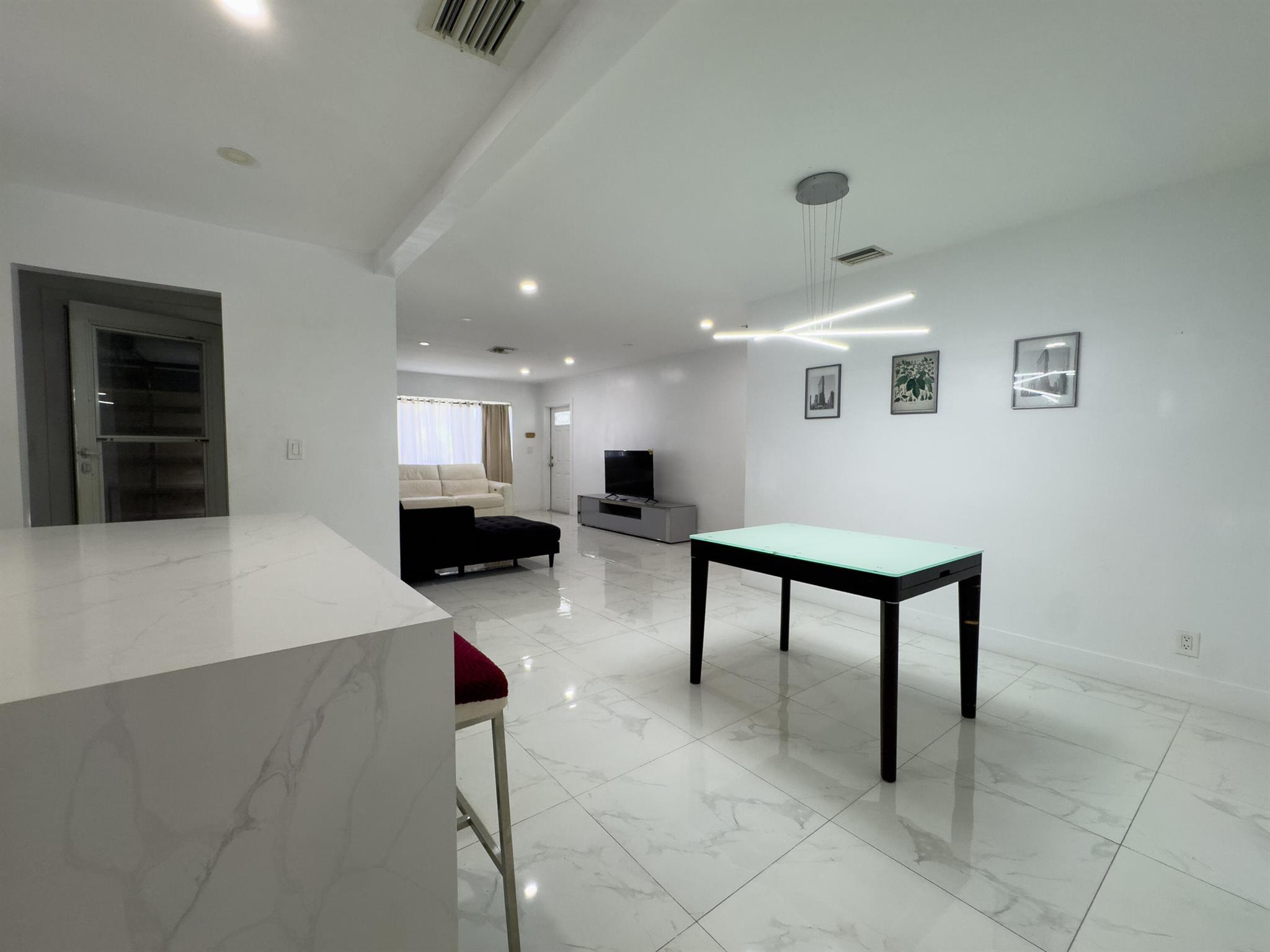 HOLLYWOOD PARK - Residential