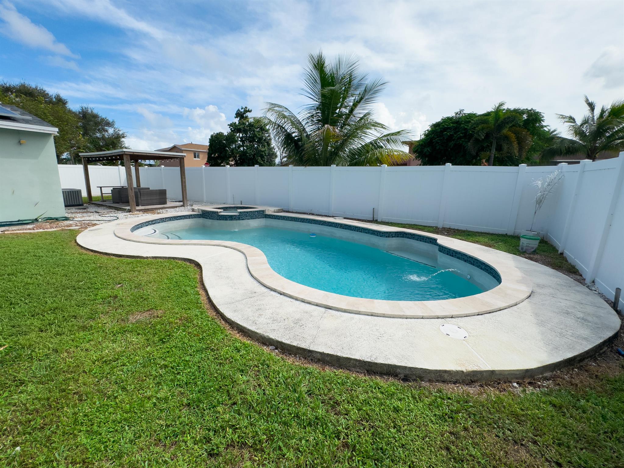 HOLLYWOOD PARK - Residential