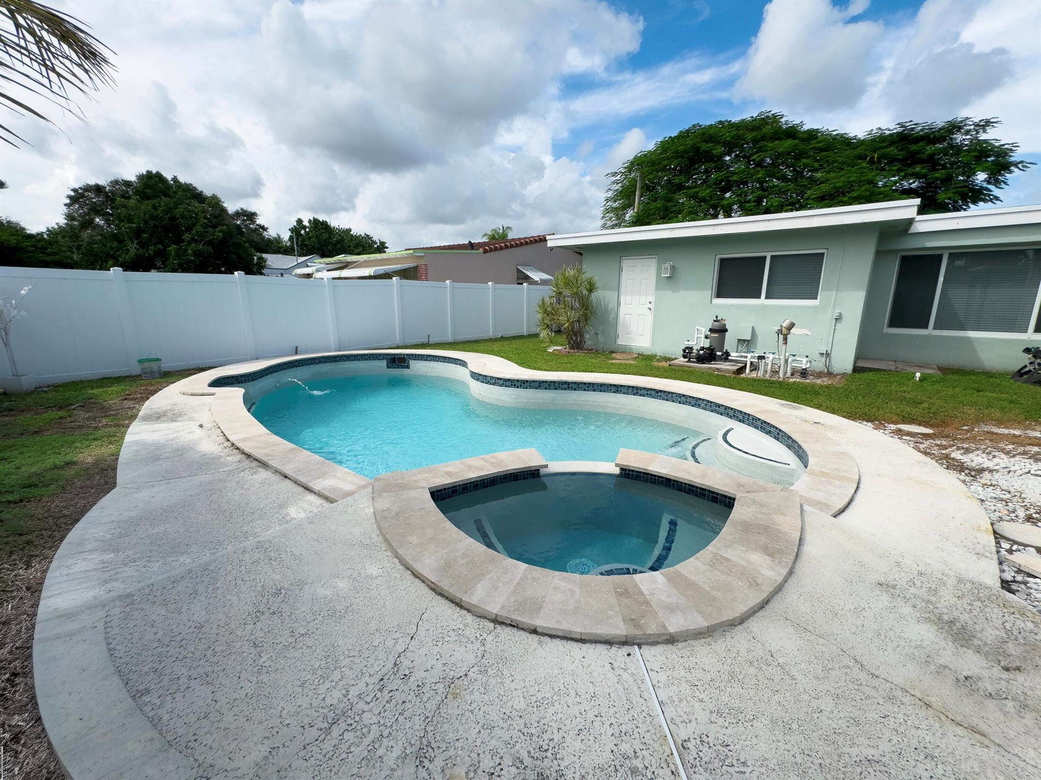 HOLLYWOOD PARK - Residential