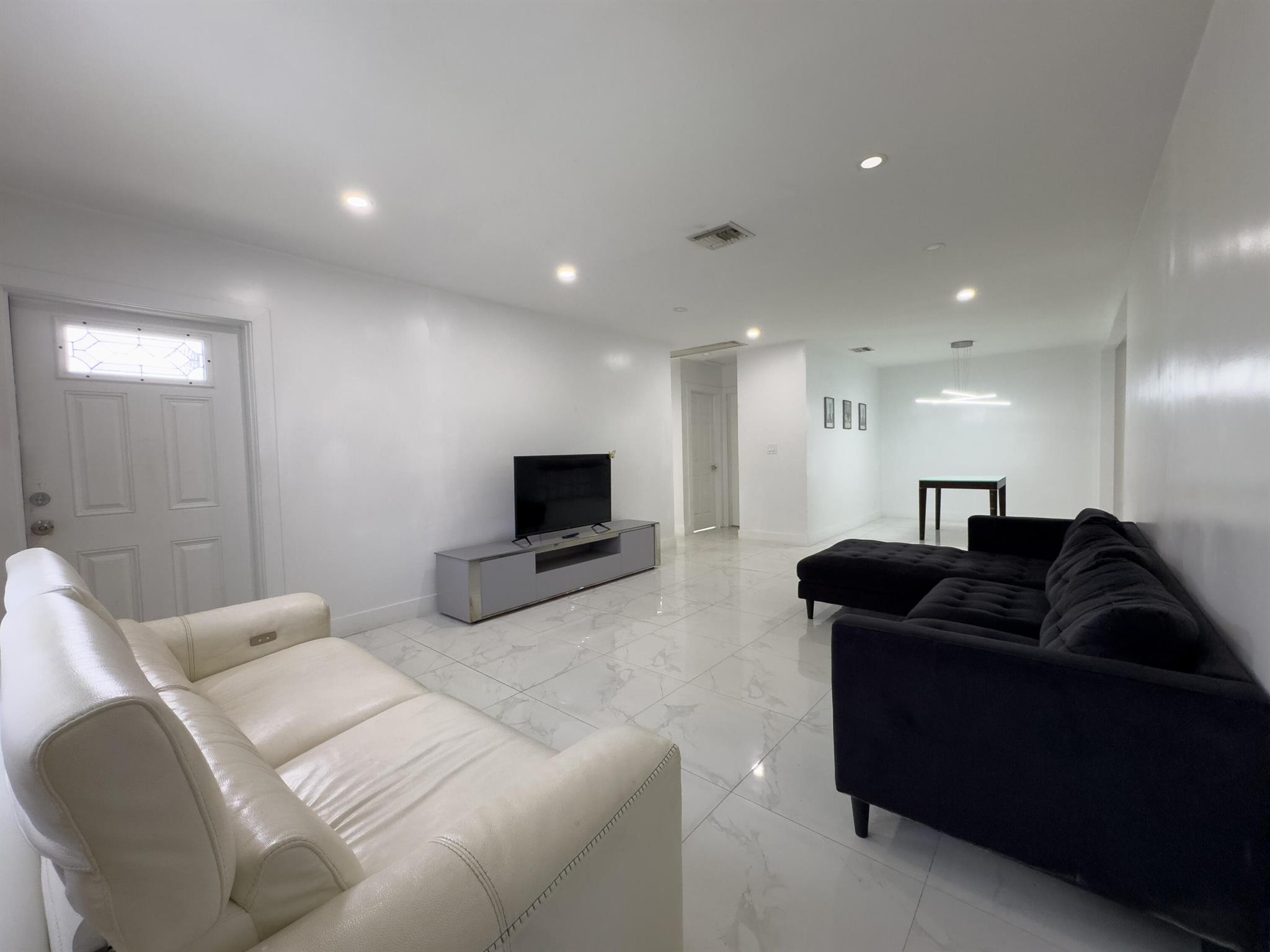 HOLLYWOOD PARK - Residential