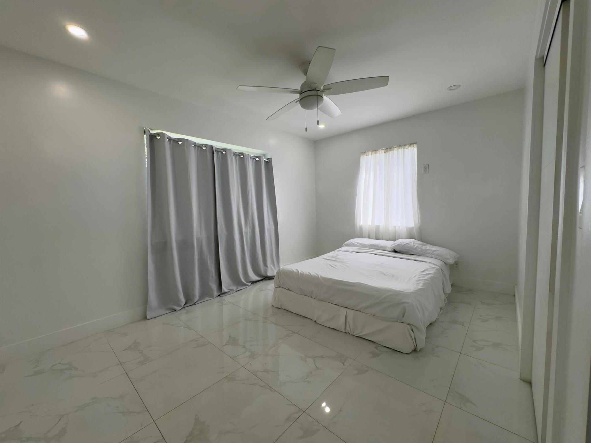 HOLLYWOOD PARK - Residential