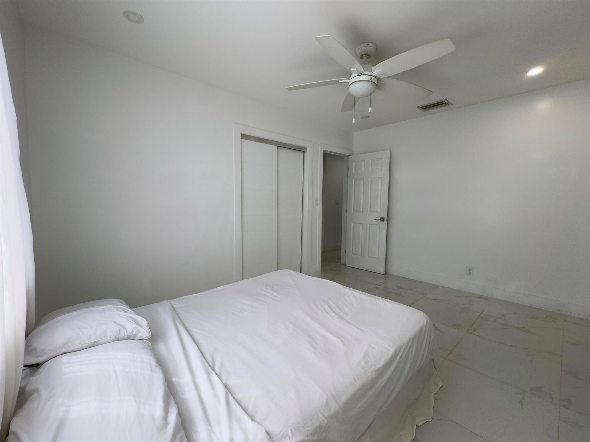 HOLLYWOOD PARK - Residential