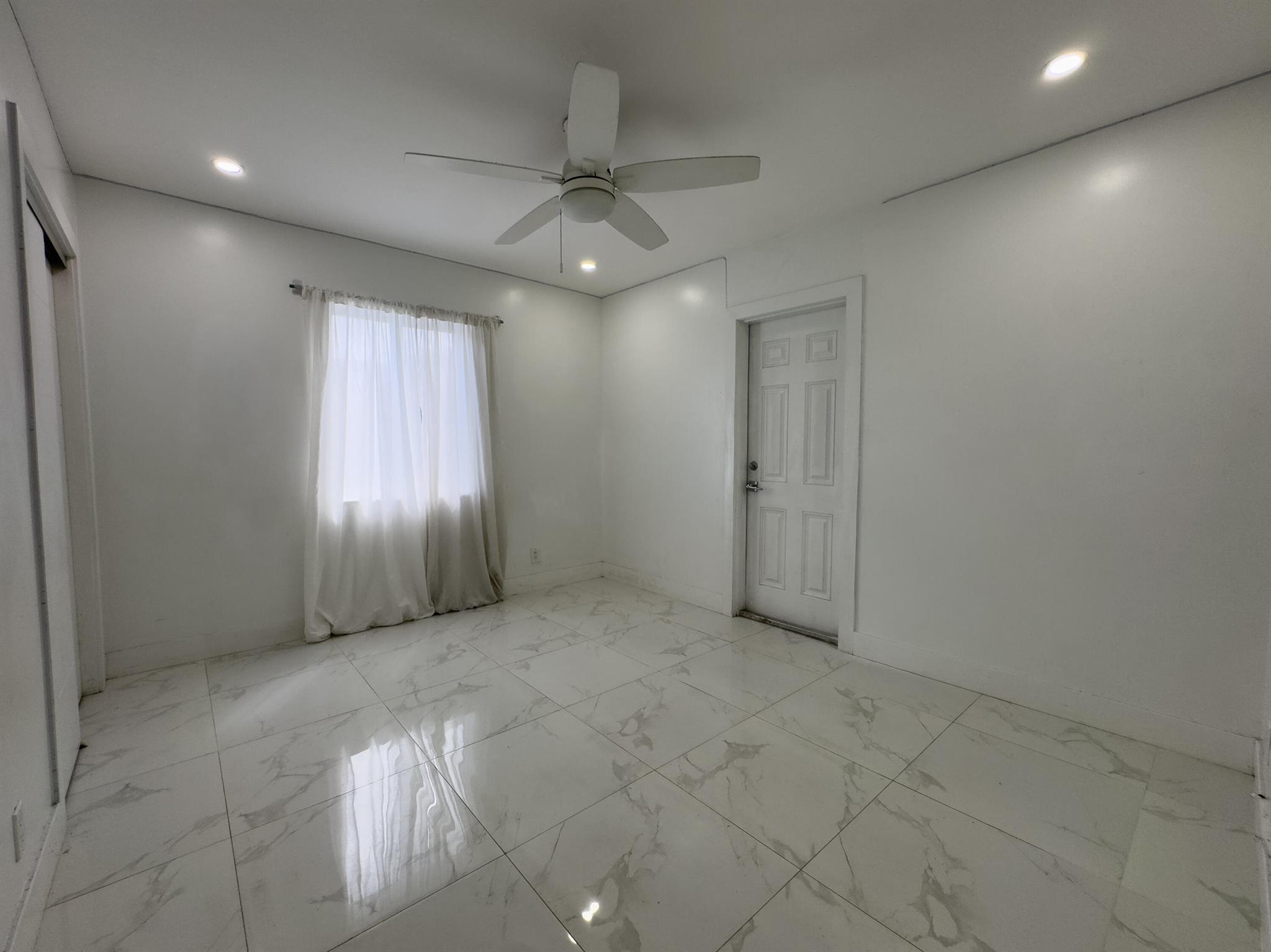 HOLLYWOOD PARK - Residential