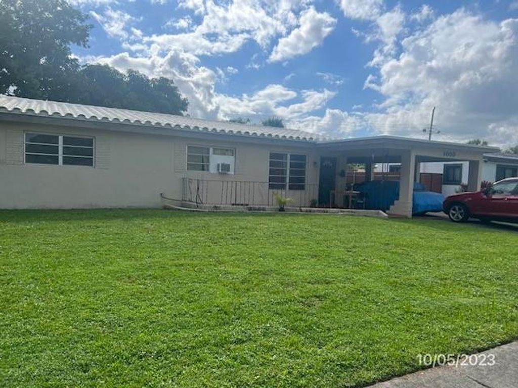 Photo of 1055 Wyoming Avenue, Fort Lauderdale, FL 33312 (MLS # F10550161)