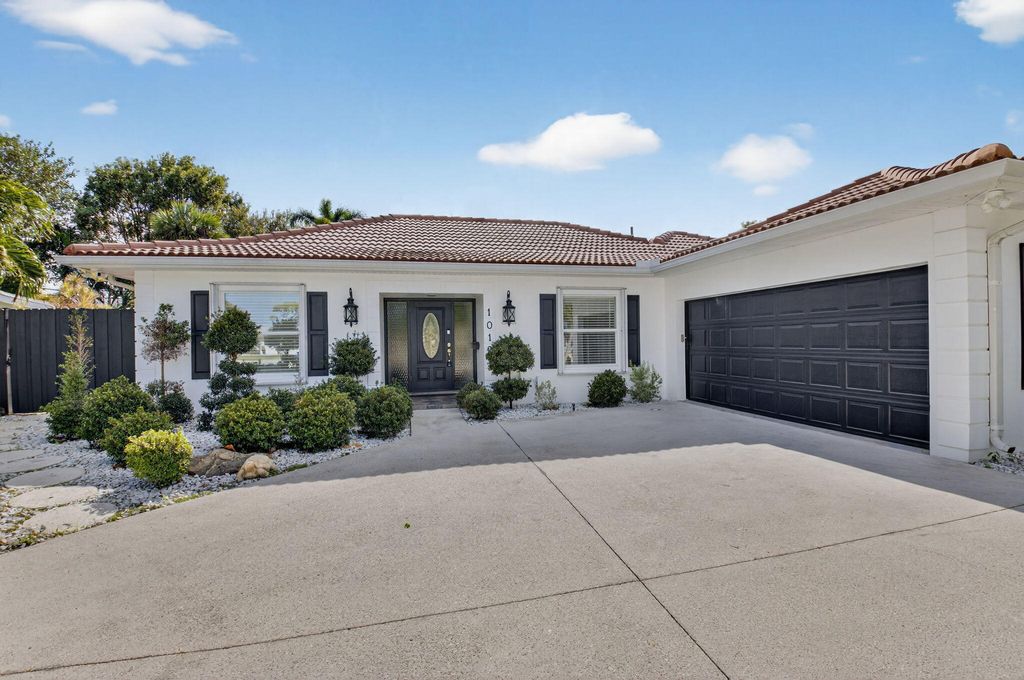 Photo of 1012 W Camino Real Real, Boca Raton, FL 33486 (MLS # R11160958)