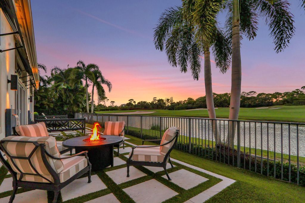 Photo of 611 Hermitage Circle, Palm Beach Gardens, FL 33410 (MLS # R10932476)