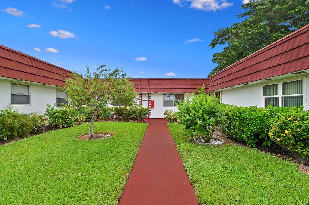 Photo of 195 Waterford Crescent, Delray Beach, FL 33446 (MLS # B26080299)