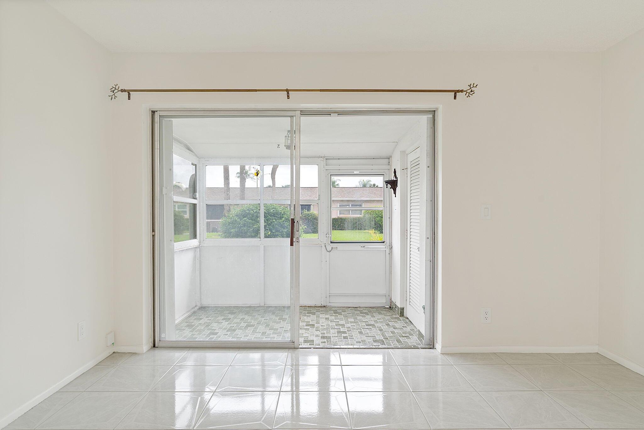 CRESTHAVEN VILLAS CONDO 2 - Residential Lease