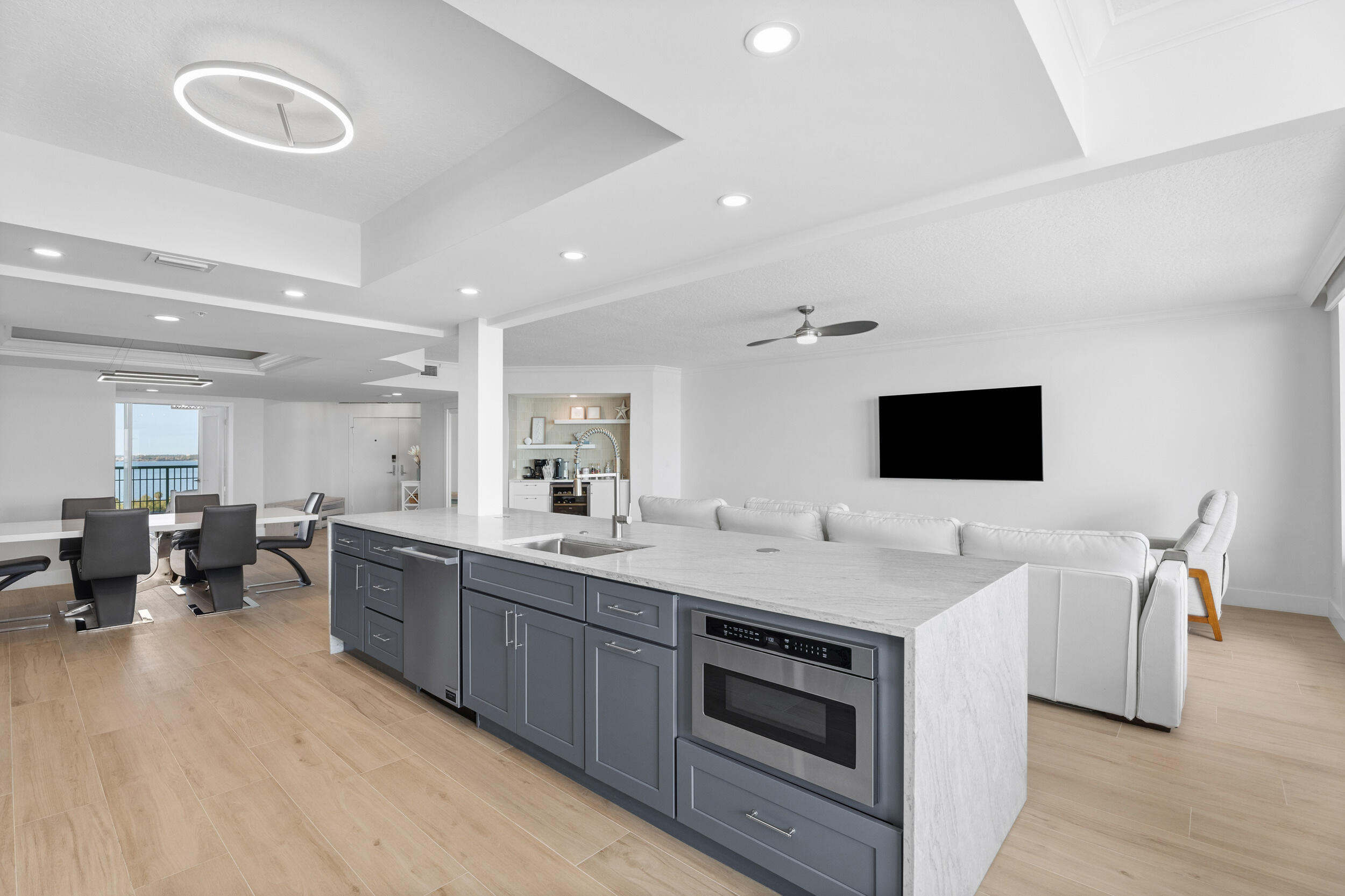 REGENCY ISLAND DUNES CONDOMINIUM - Residential