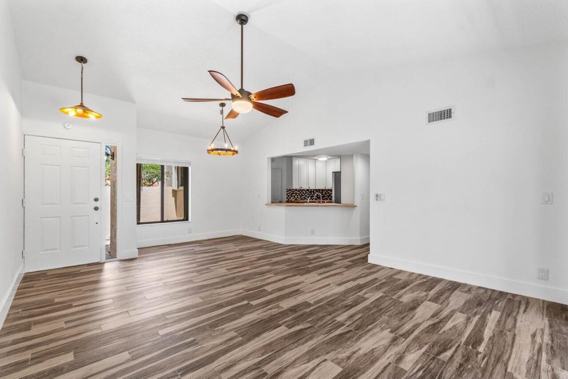 7 Via De Casas Sur 102