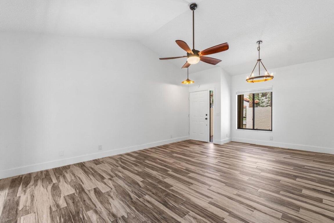 7 Via De Casas Sur 102