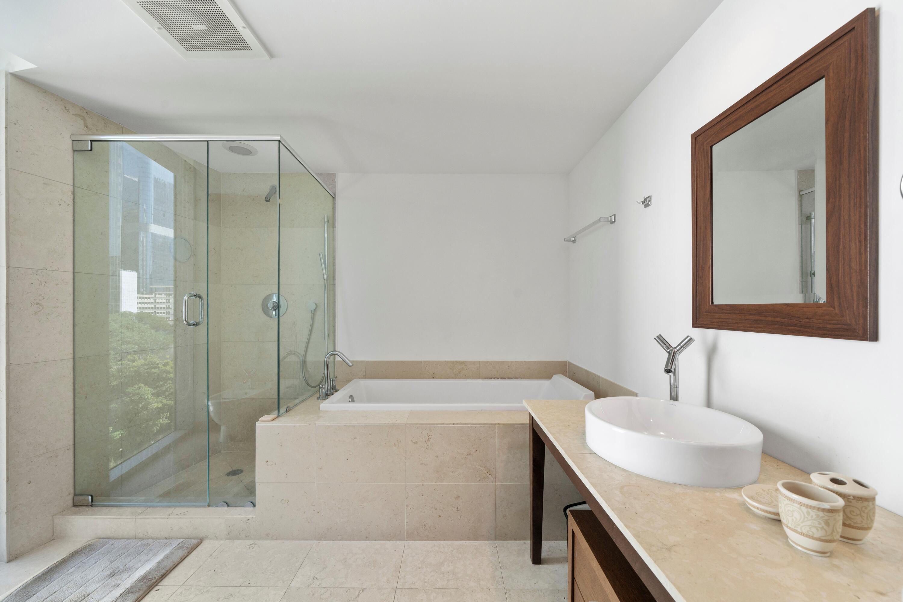 ICON BRICKELL NO TWO - Residential