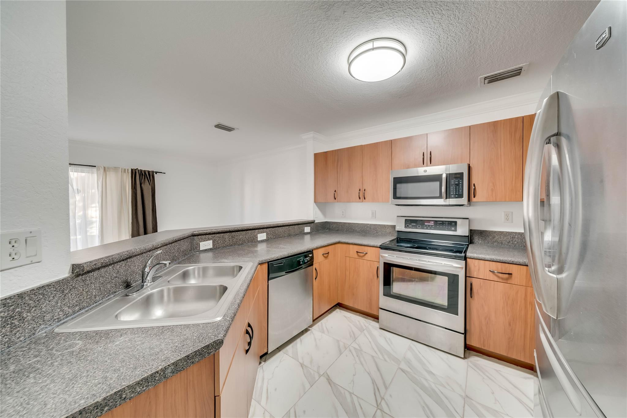 MELROSE POINT - Residential