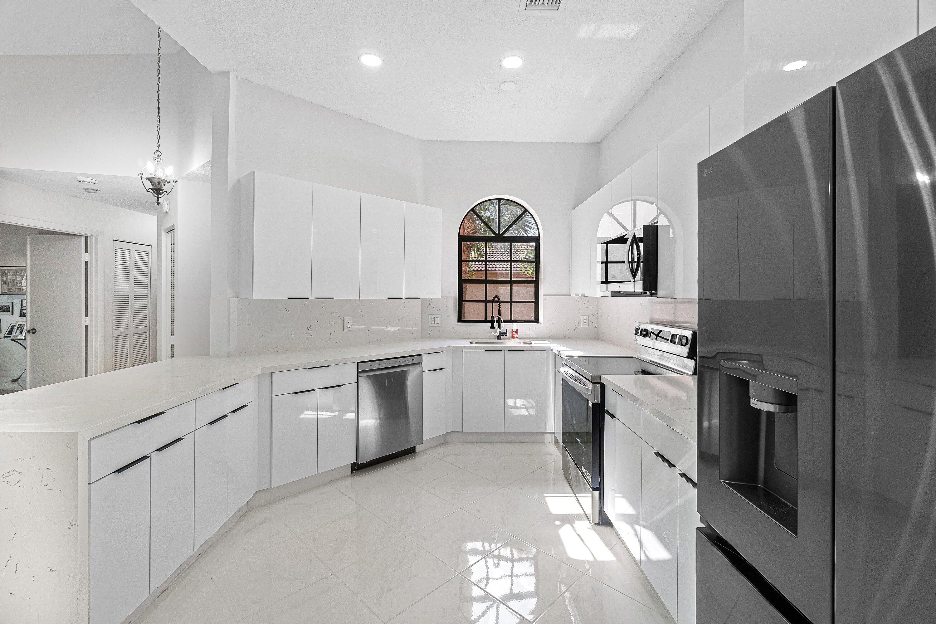 5171 EUROPA Drive G, Boynton Beach, FL, 33437/$299,900 4 5171 EUROPA Drive G