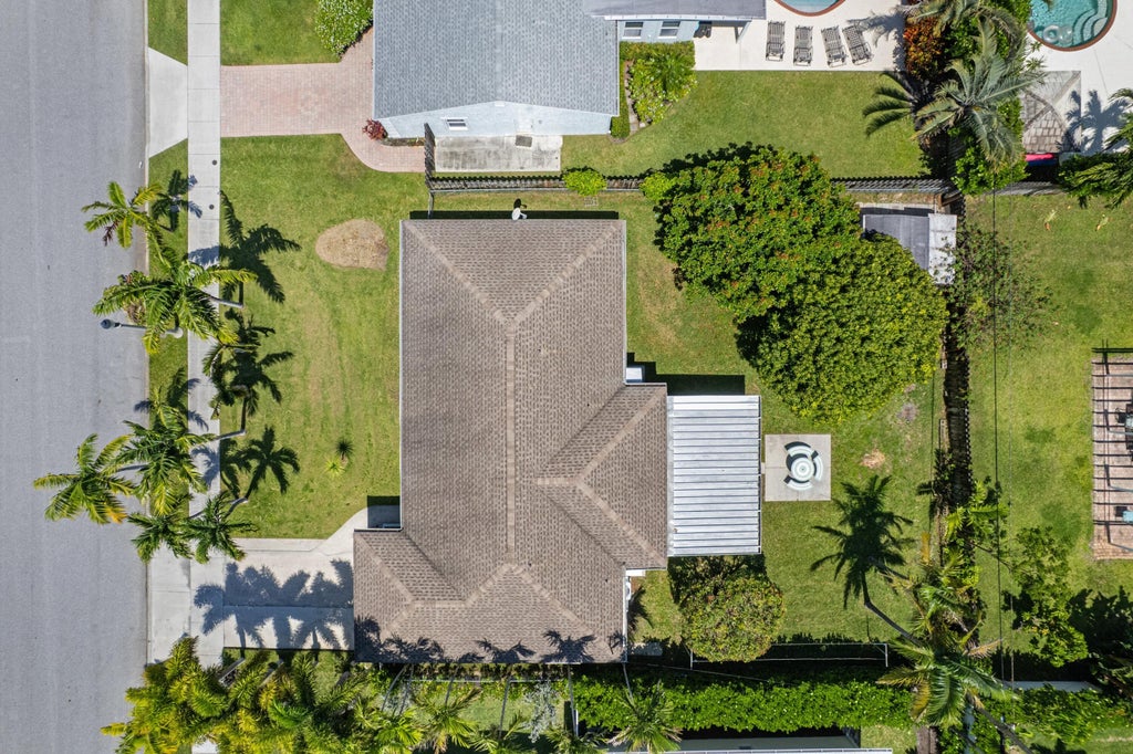 Photo of 360 PALMETTO Street, West Palm Beach, FL 33405 (MLS # B26060968)