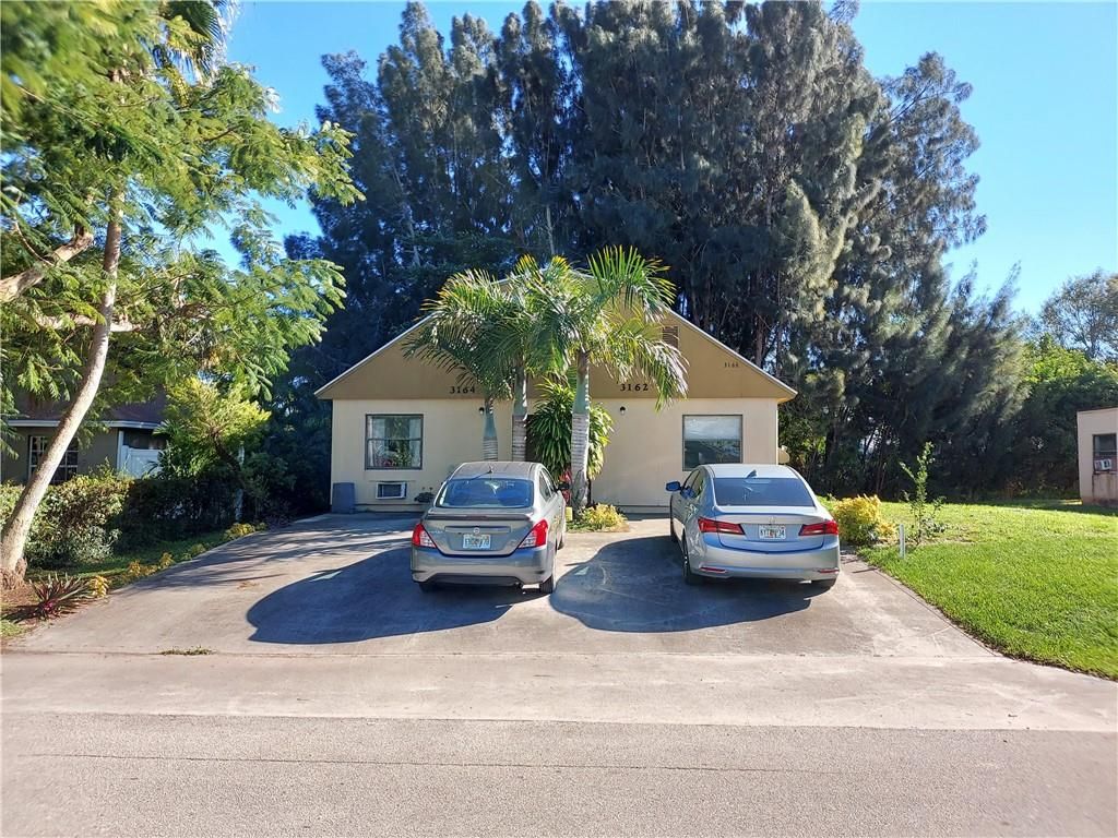 Photo of 3162 SE Hawthorne St, Stuart, FL 34997 (MLS # F10314974)