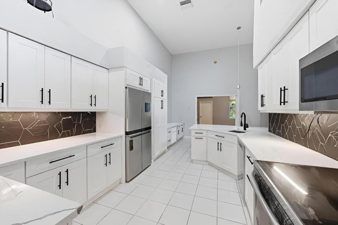 BANYANS OF ARVIDA COUNTRY CLUB - Residential Lease