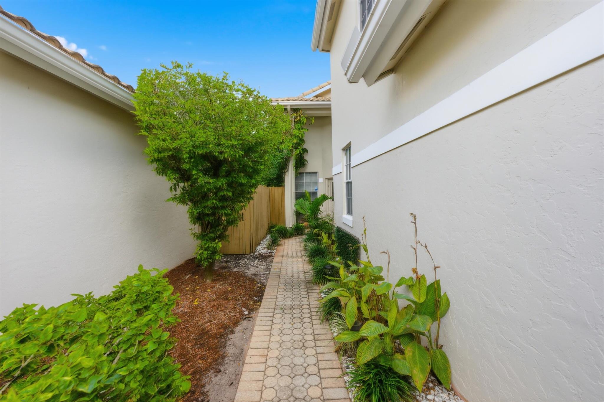 BANYANS OF ARVIDA COUNTRY - Residential Lease