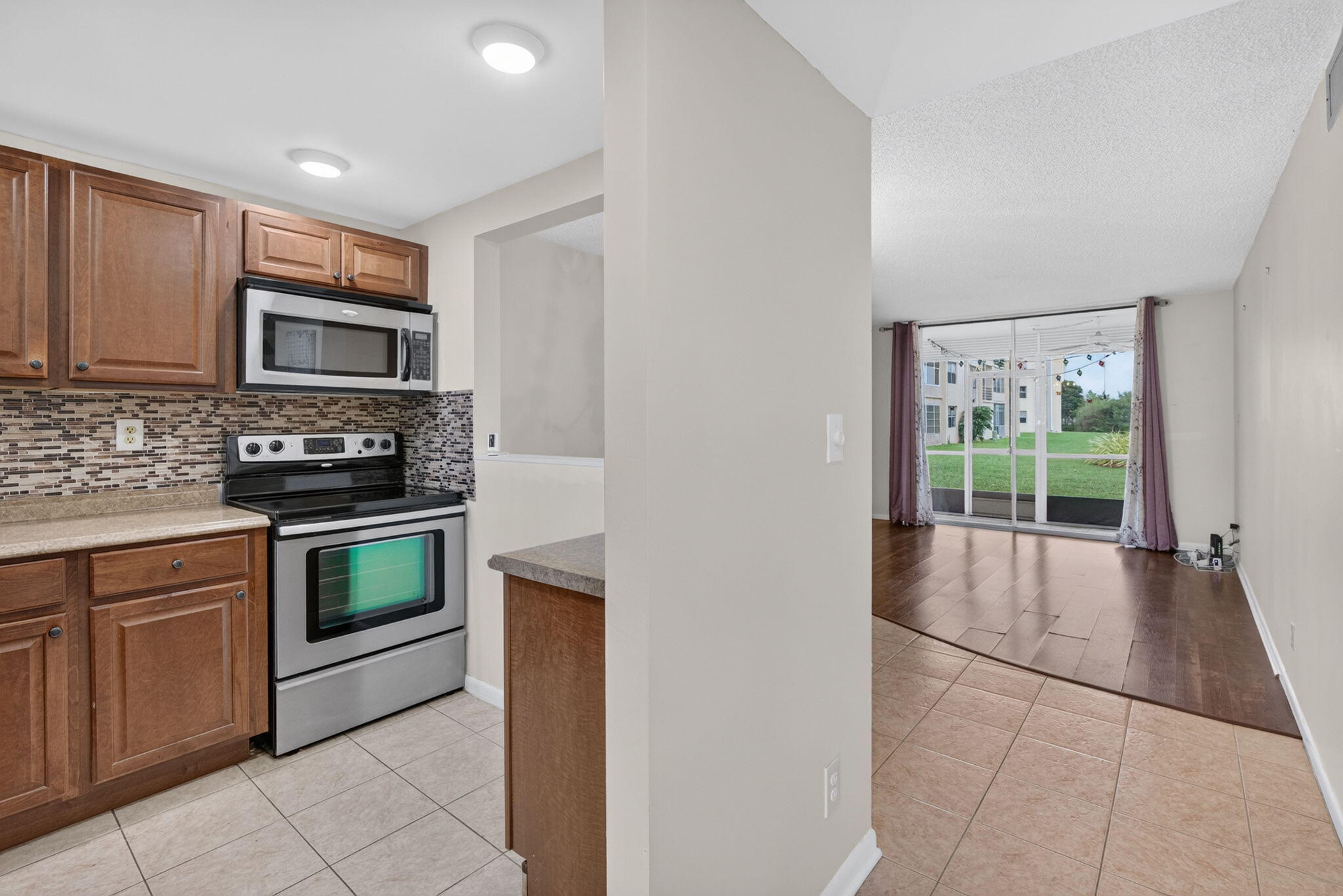9360 Sunrise Lakes Boulevard Unit 108