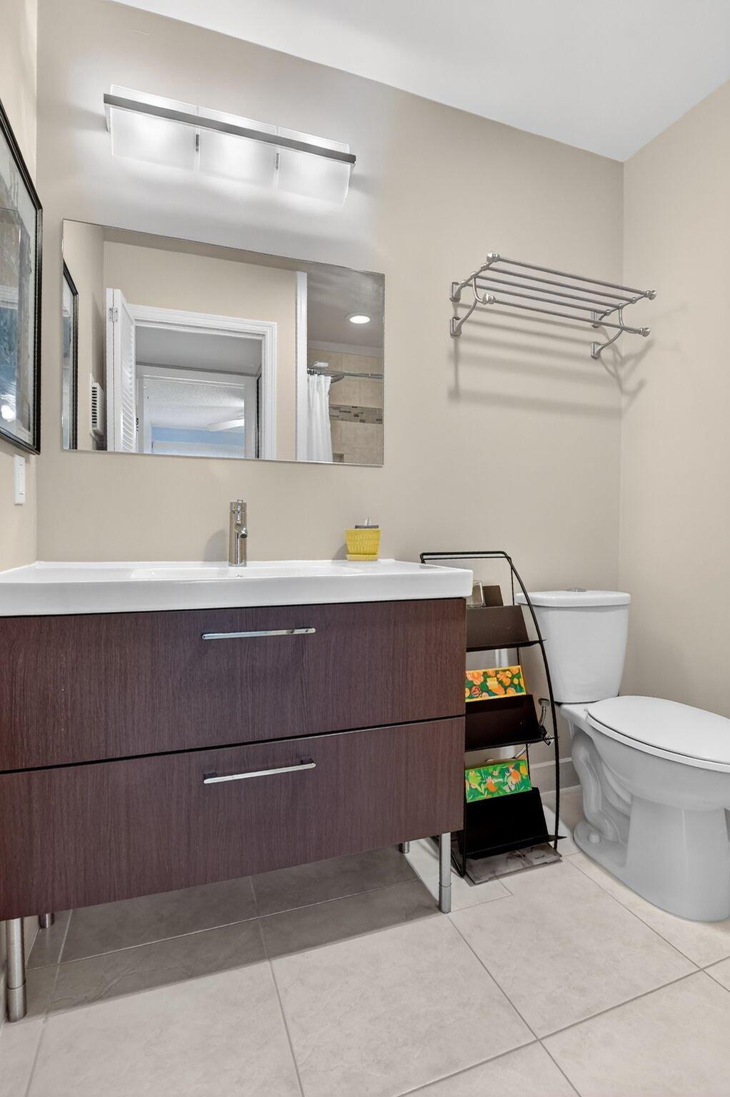 KINGS POINT BURGUNDY COND - Residential