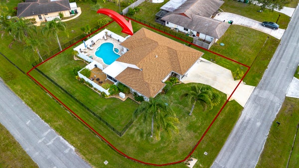 601 SE KARRIGAN TER, PORT SAINT LUCIE, FL 34983 - Image a92dc8cd43b4e89aa83cf29592e065bf/1199855832