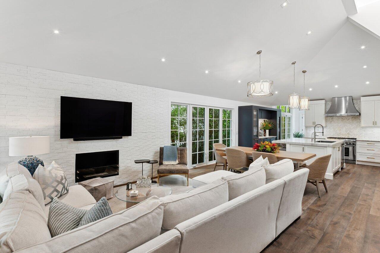 PALM SQUARE UNREC ON AM 8 - Residential