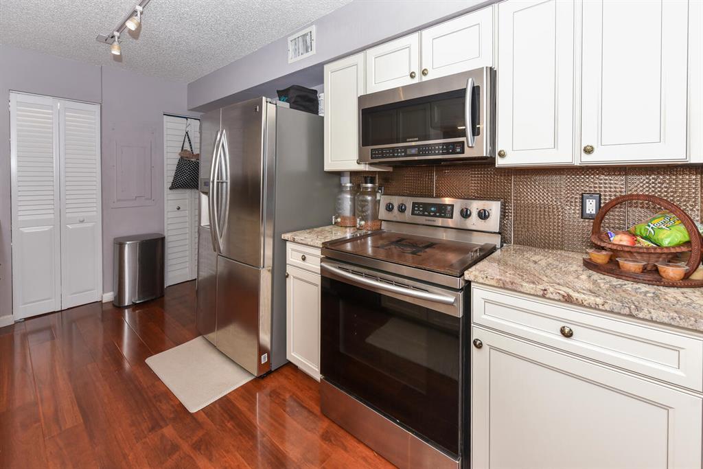 SUMMER WINDS OF JUPITER - Residential