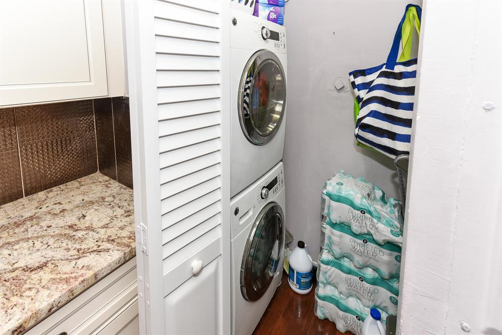 SUMMER WINDS OF JUPITER - Residential