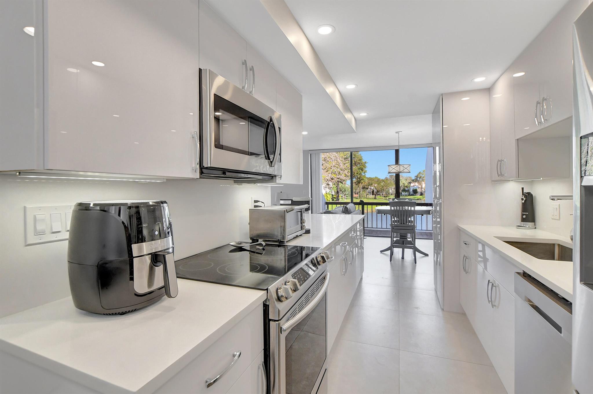 BRIDGEWOOD TOWNHOUSE CONDO - Residential