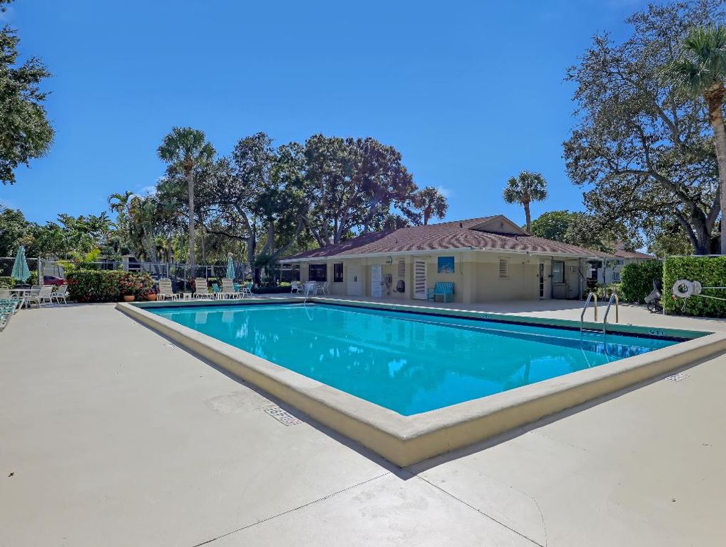 Photo of 6552 Chasewood Drive #H, Jupiter, FL 33458 (MLS # R11142105)