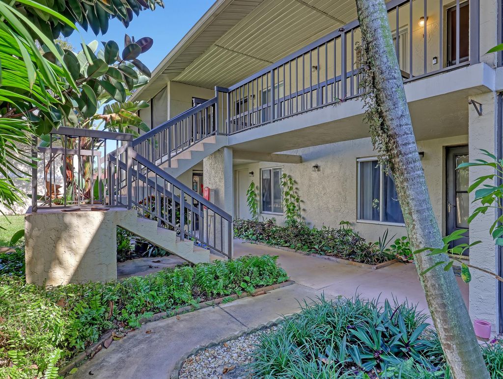 Photo of 6552 Chasewood Drive #H, Jupiter, FL 33458 (MLS # R11142105)