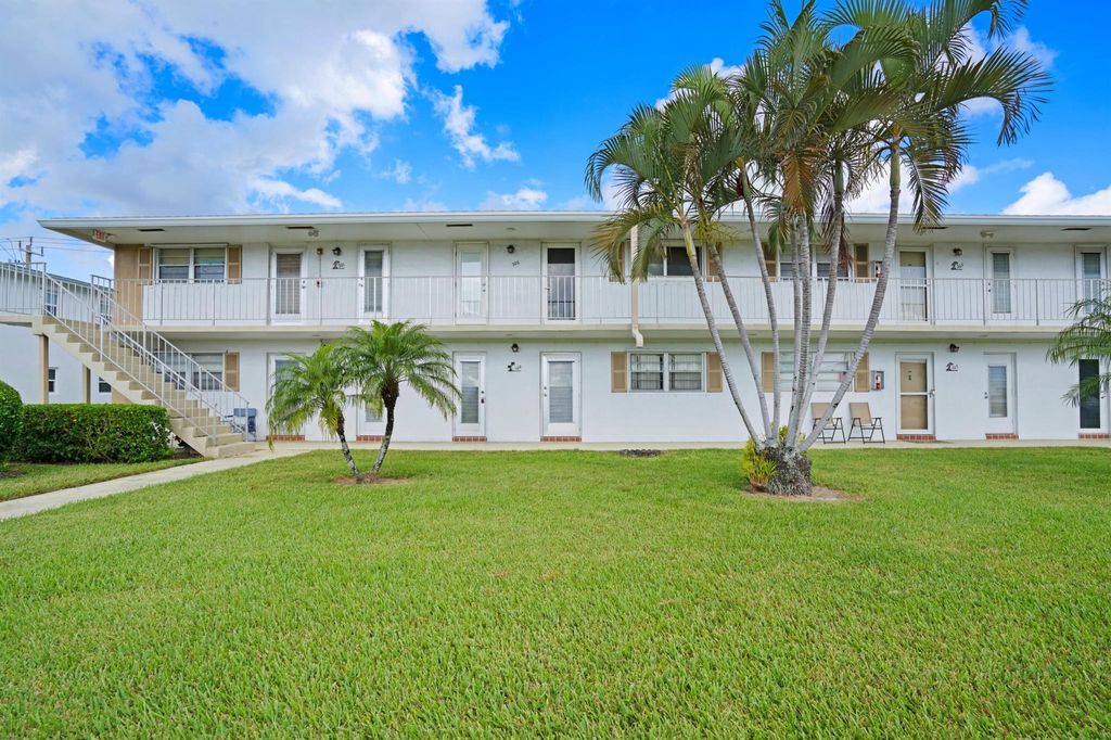 Photo of 1115 Lake Terrace #102, Boynton Beach, FL 33426 (MLS # R10910142)