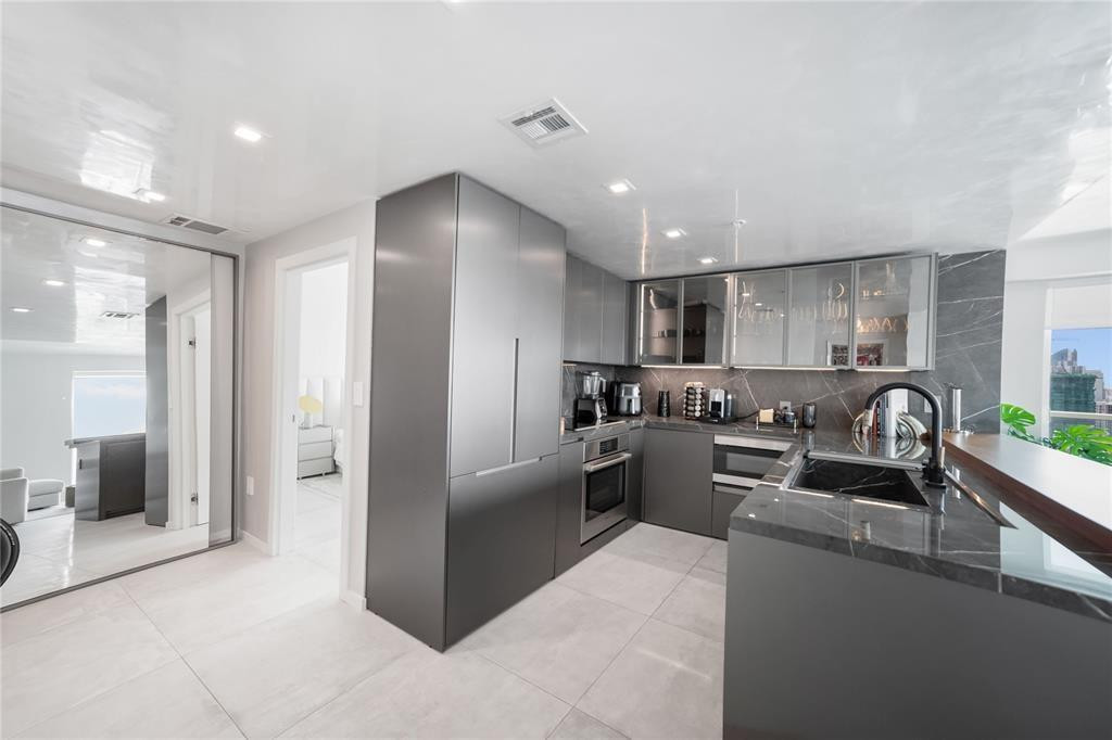 QUANTUM ON THE BAY CONDO - Residential Lease