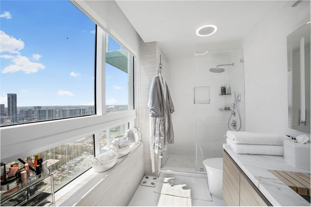 QUANTUM ON THE BAY CONDO - Residential Lease