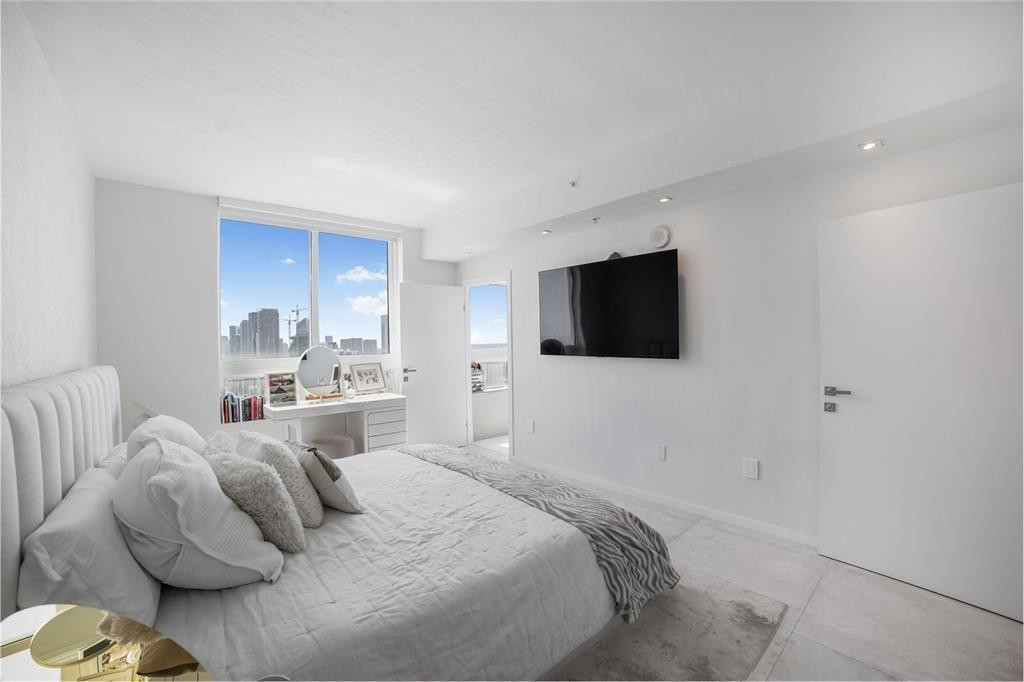 QUANTUM ON THE BAY CONDO - Residential Lease